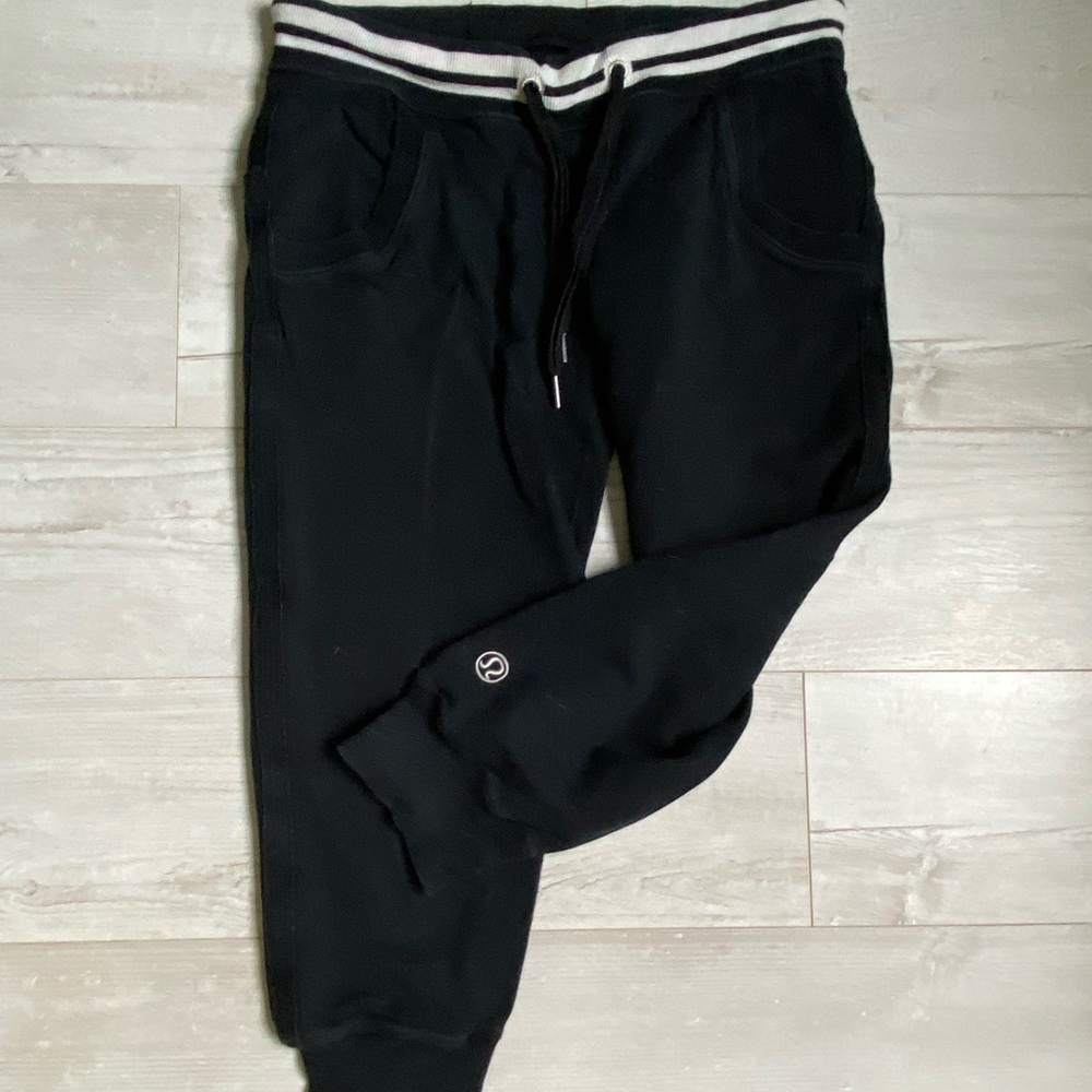 Lululemon cropped sweat pants